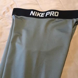Nike Pro Capri Leggings